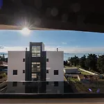 Blue Premium - Crowonder Luxury Rent * زادار