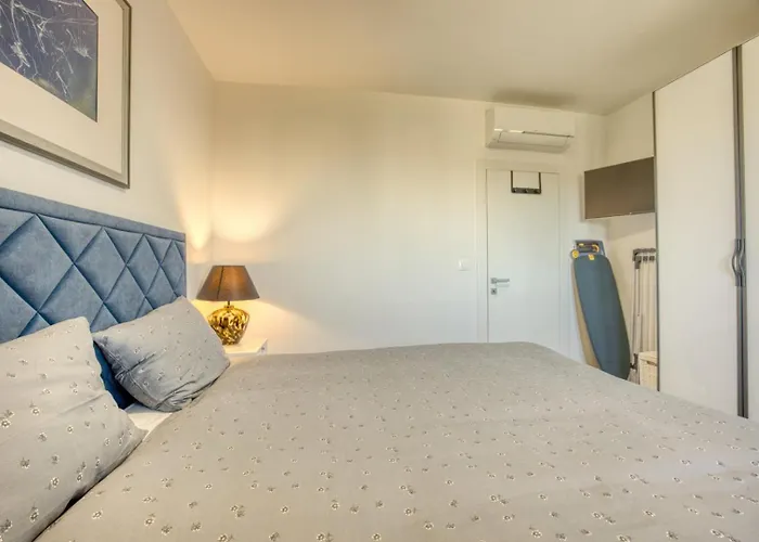 Blue Premium - Crowonder Luxury Rent Apartment